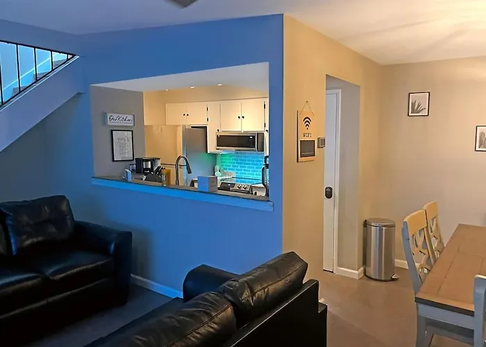Cheerful & Relaxing 5 Location Pool Parking Holiday home *