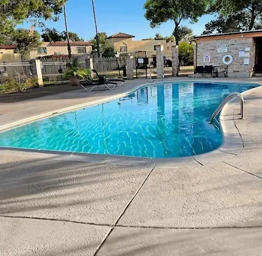 Cheerful & Relaxing 5 Location Pool Parking Holiday home
